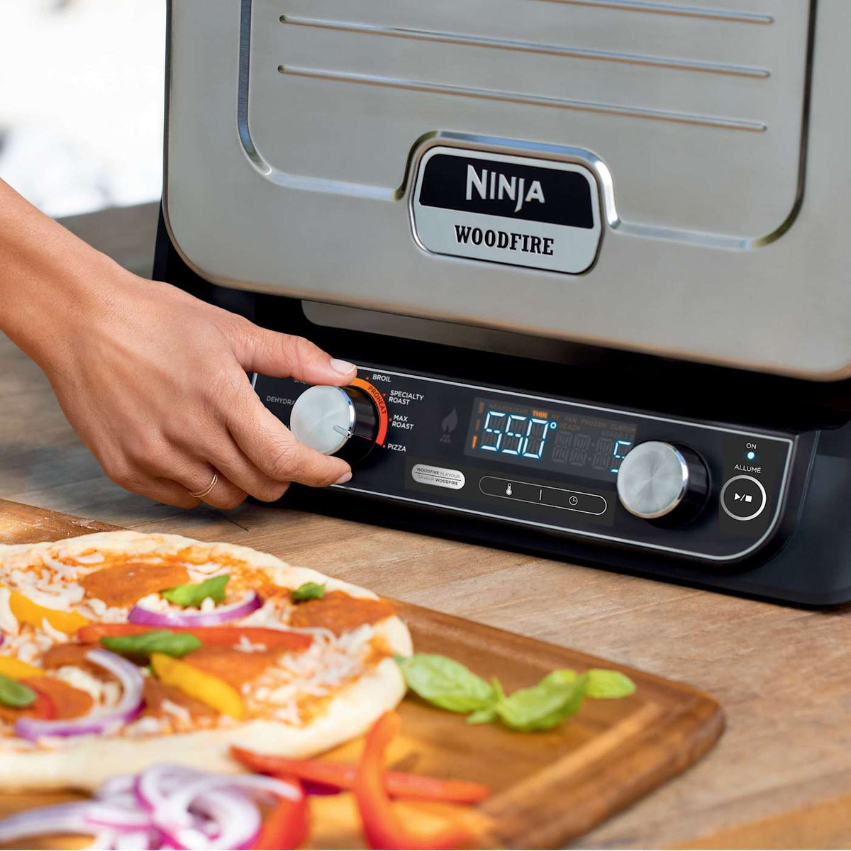 Ninja Woodfire™ 8-in-1 Outdoor Oven (With Premium Cover and Adjustable Stand)